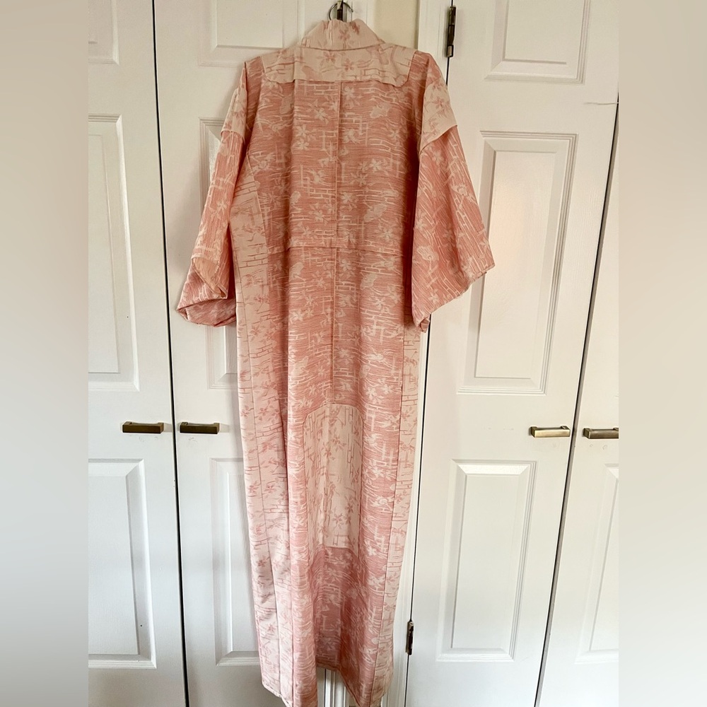 Traditional Japanese Kimono Robe - Picture 2 of 5
